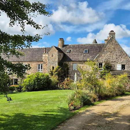 Gite De Charme Au Manoir Du Plessis-Quinquis Sainte-Seve Exterior photo
