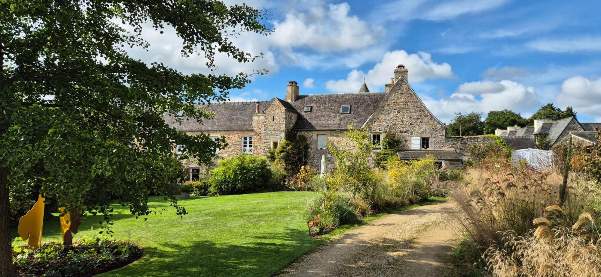 Gite De Charme Au Manoir Du Plessis-Quinquis Sainte-Seve Exterior photo